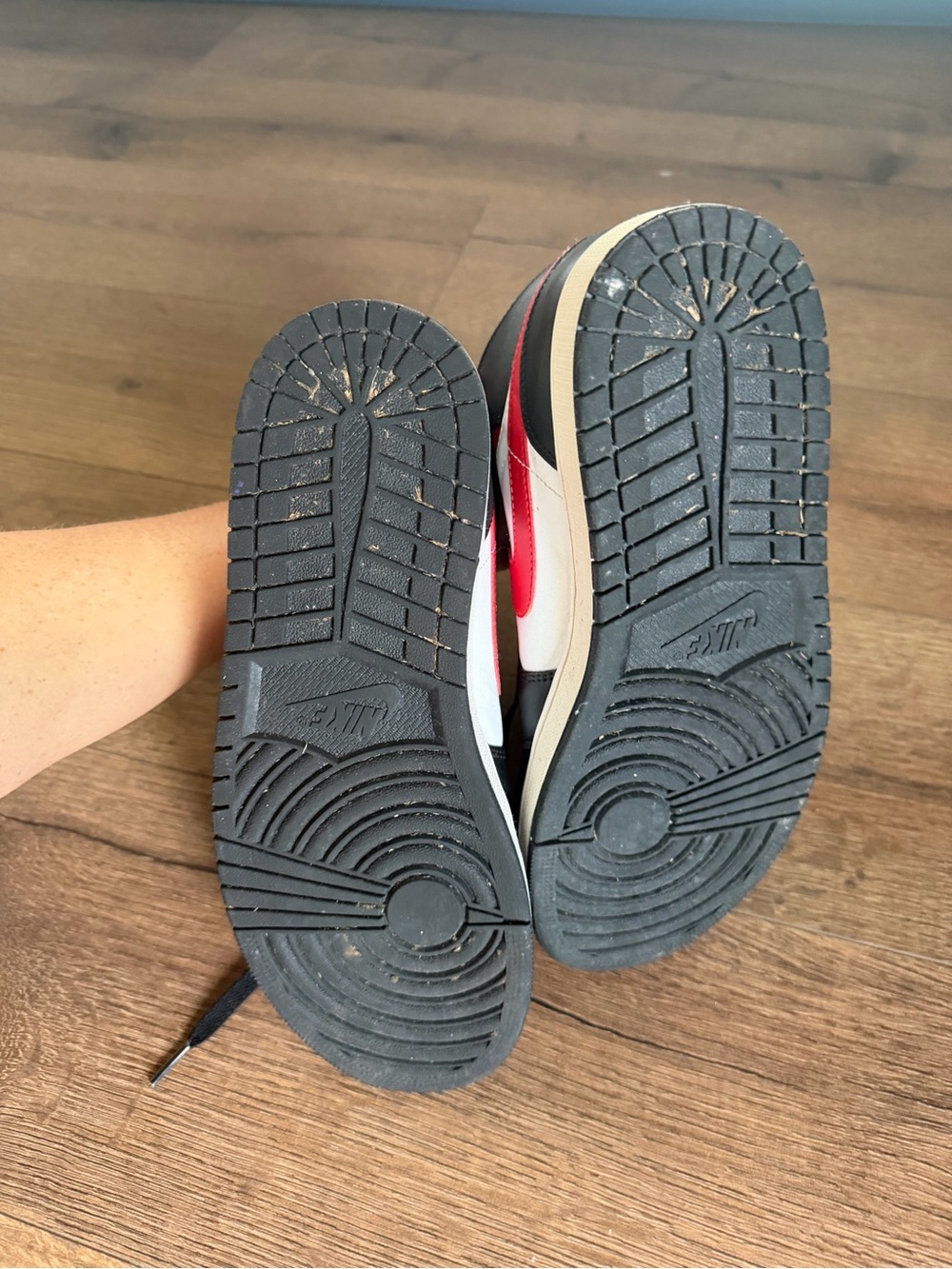 Nike Air Jordan 1 Mid "Bred Toe" - Picture 7 of 8
